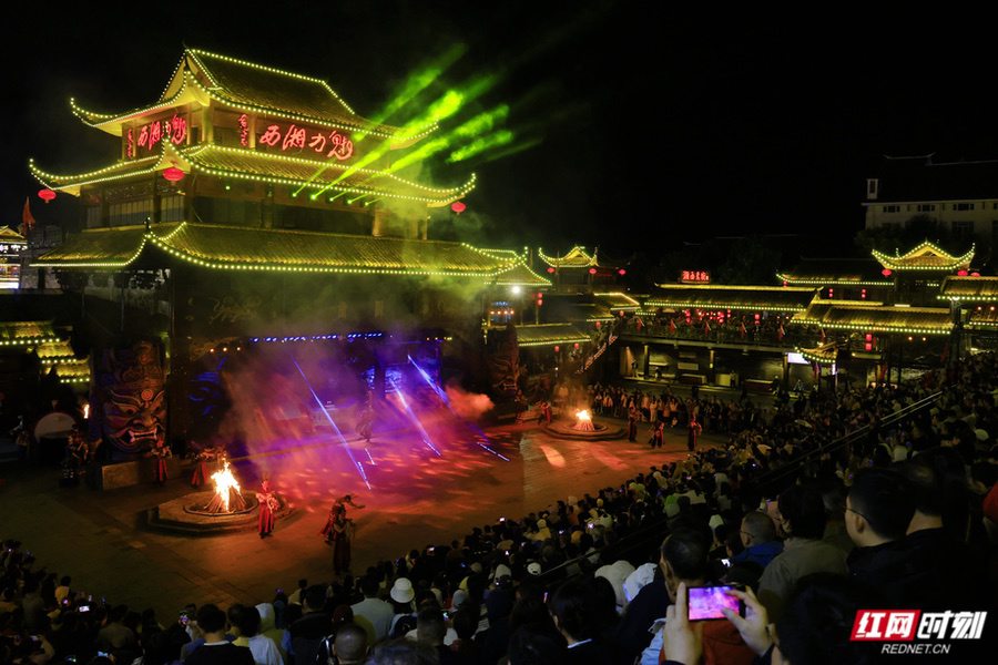 湖南旅游市场国庆假期火爆，多个热门景区约满限流